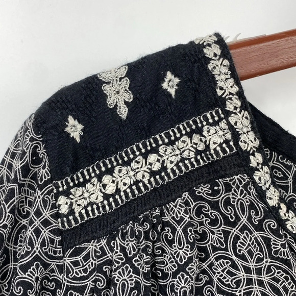 Lucky Brand Top Women’s size 1X Black White Embroidered Long Sleeve Boho Print‎ - Picture 2 of 12